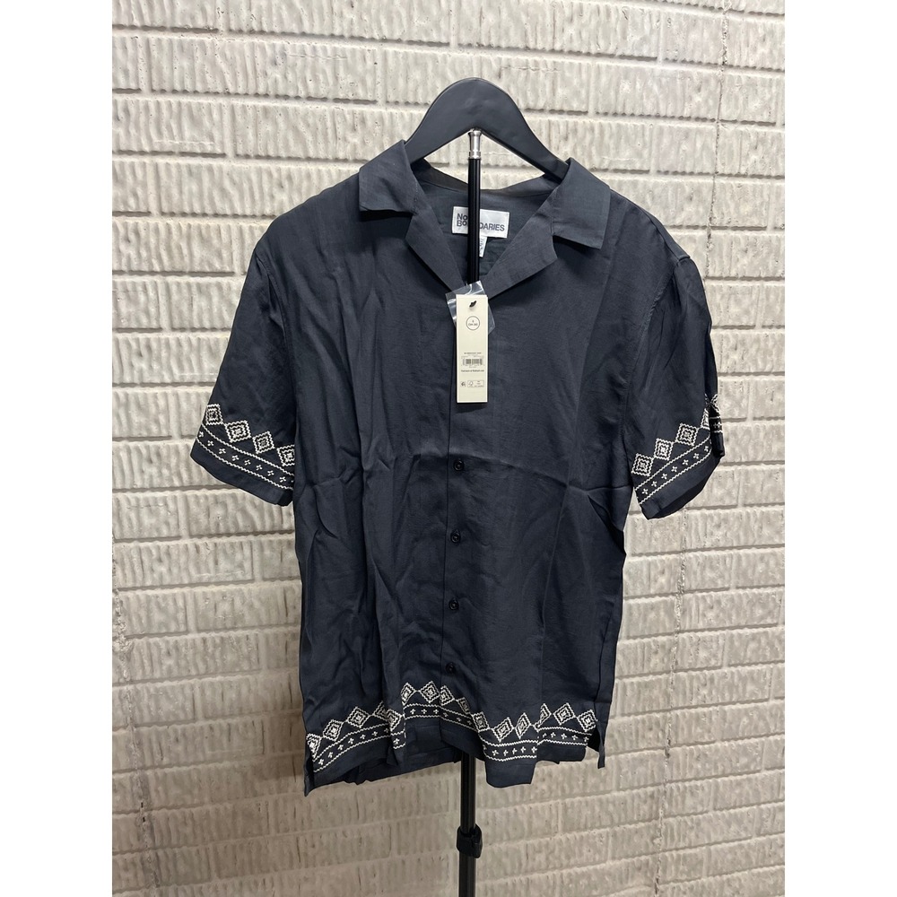 No Boundaries Mens Grey Shadow Embroidered Short Sleeve Camp‎ Shirt Small NEW
